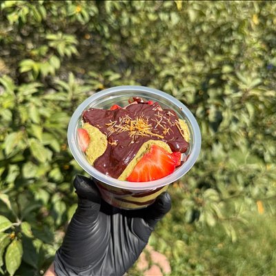 Dubai strawberry cups 