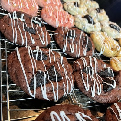 Half Dozen Chunky Red Velvet & Oreo