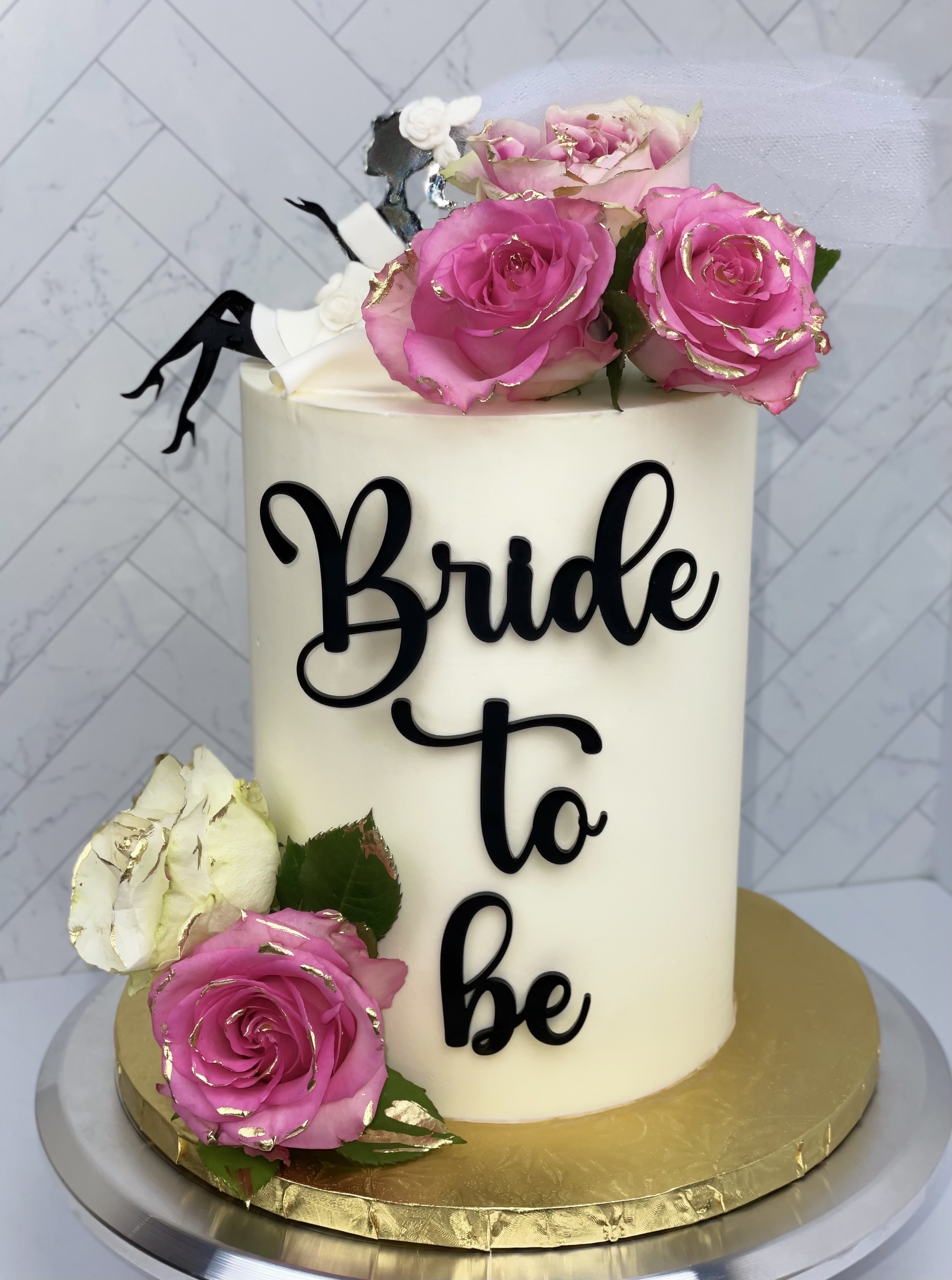 6in Custom Cake Feeds 10/16