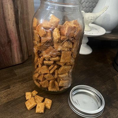 Medium (8 oz) Cheese Crackers