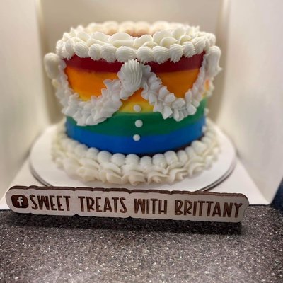 6inch Cake Feeds 8-12