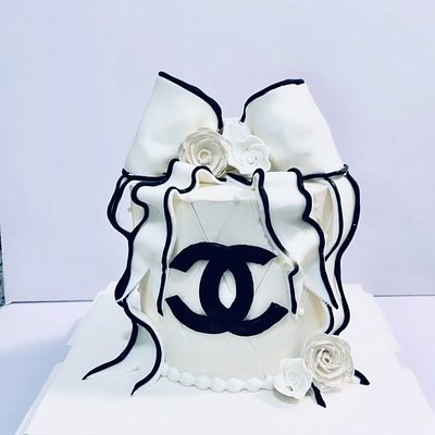 6 Inch Cake (feeds Up To 12)