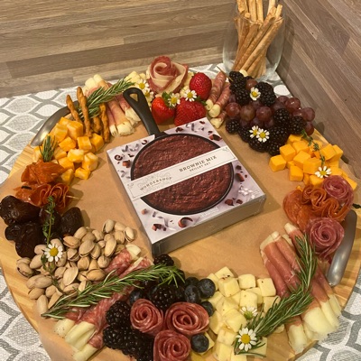 Medium Graze Board Med 4/6 people - 4 cheeses, 3 meats, 2 spreads, seasonal fruits and veggies, crackers or bread, nuts, olives, and garnish. 12 in - keepsake wood board (additional cost of 50.00)