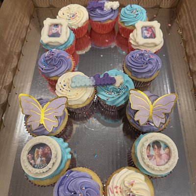 Demon Hunters Pull Apart Cupcakes