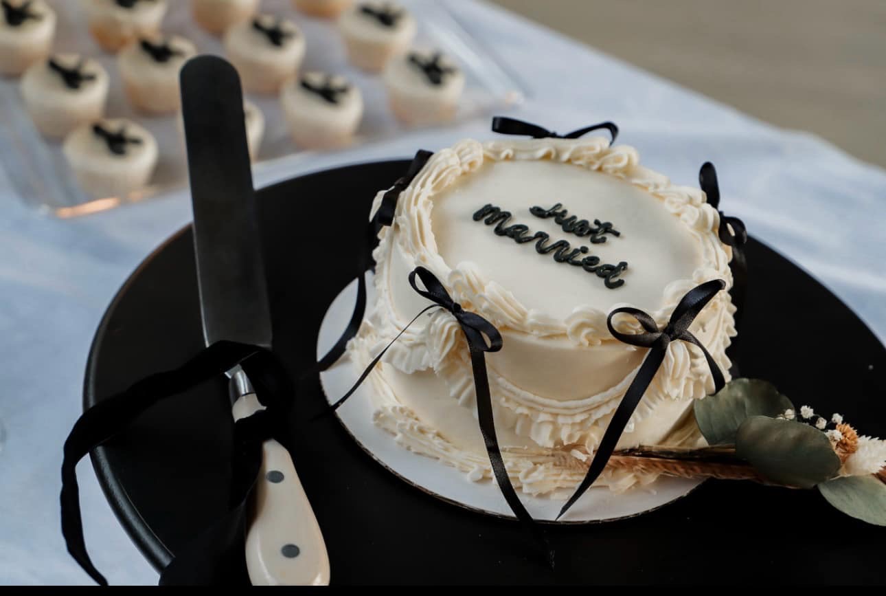 Custom 4” Wedding Cake 6 Servings