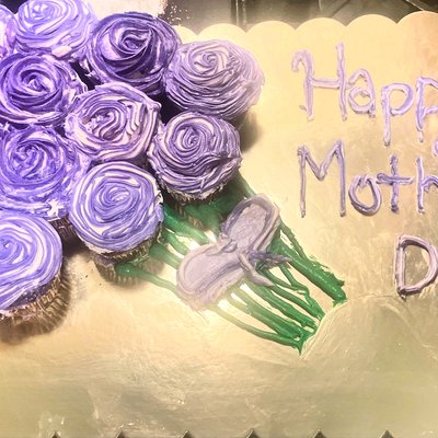 Cupcake Cake (pull apart cupcakes ) 