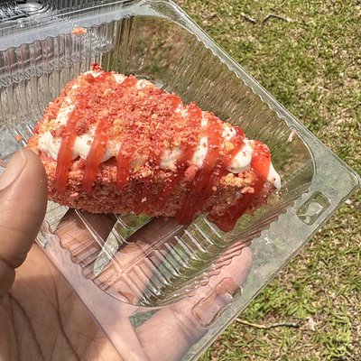 Strawberry crunch Wedge cake (3)