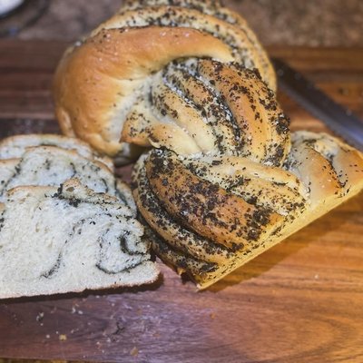 Swirled Garlic Herb Bread 