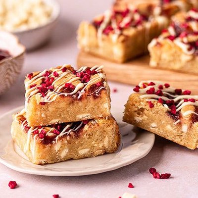 Raspberry And White Blondie 
