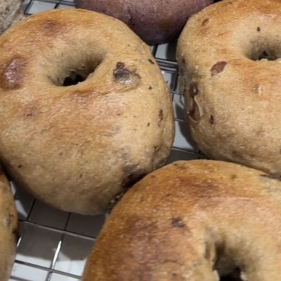Cinnamon Raisin Bagels (4-pack)