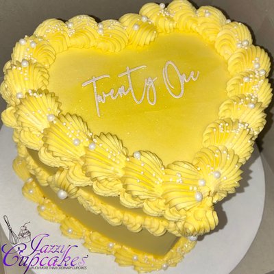 6in. Heart/Round Shaped Cake 2 Layer (Feeds Up To 15 Guests)