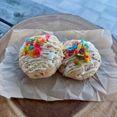 Fruity Pebble Cookie (1)