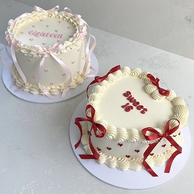 Custom Vintage Style Heart/Round Cakes 