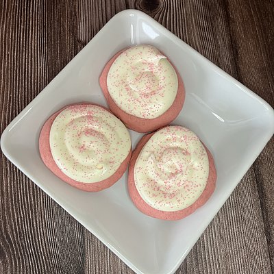 12 Pink Velvet Cookies