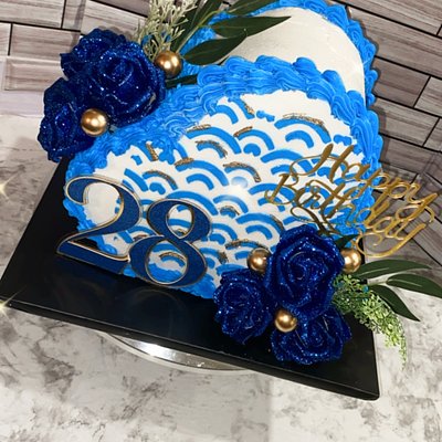 8" Stand Up Heart Cake