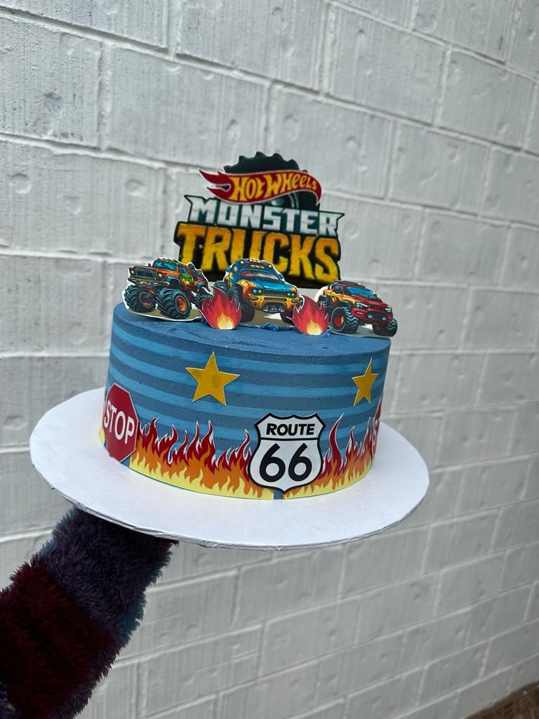 8" Round Cake Extra Tall (40 Servings)