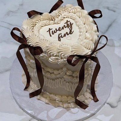 6” Heart Cake 3 Layer (12-18 Servings)