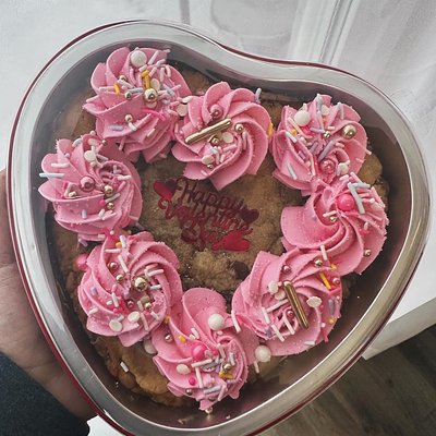 6 inch Choc Chip Cookie Cake With Butter Cream 🩷