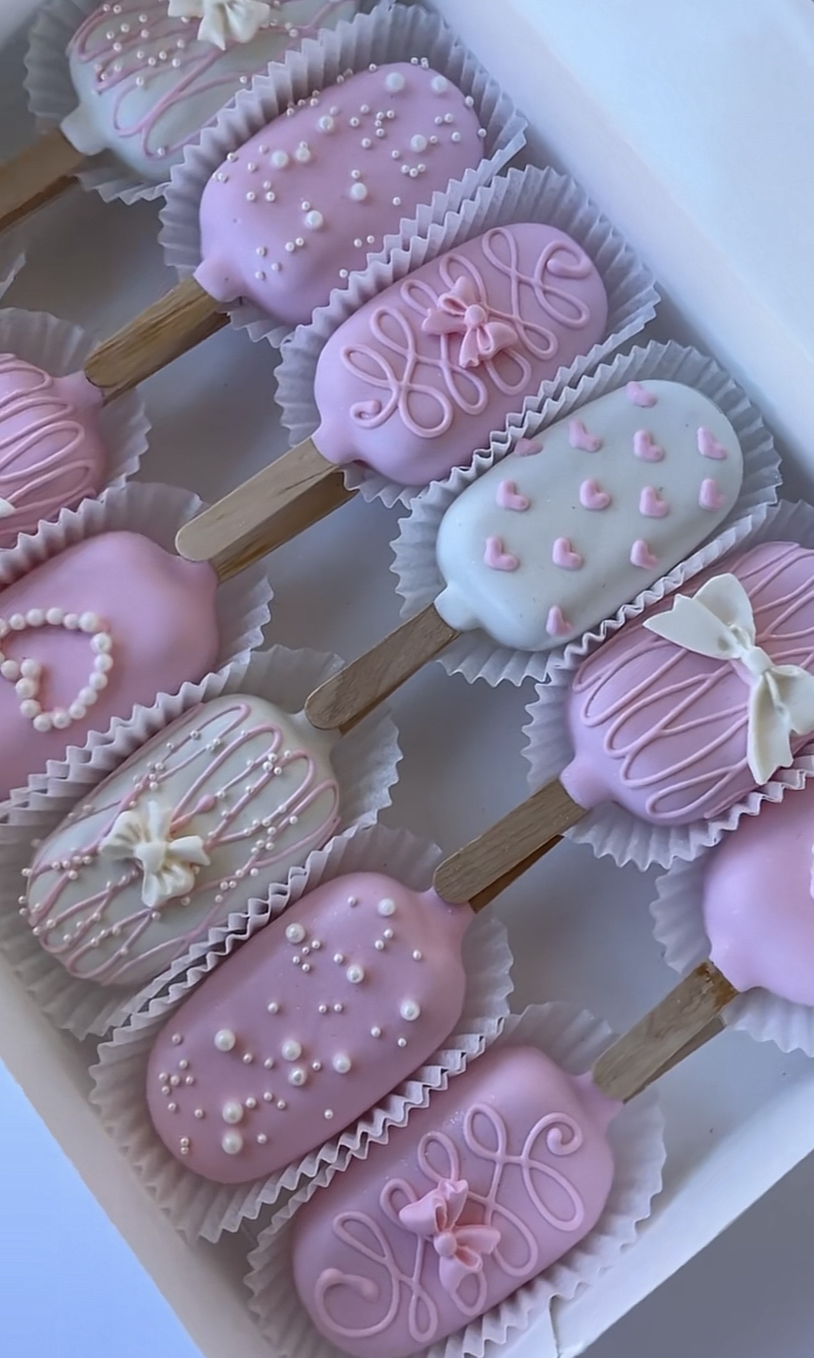 Cakesicle 