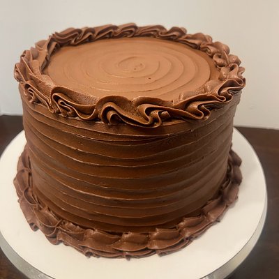 Vanilla Butter Cake (Yellow) w/Chocolate Frosting - 8”