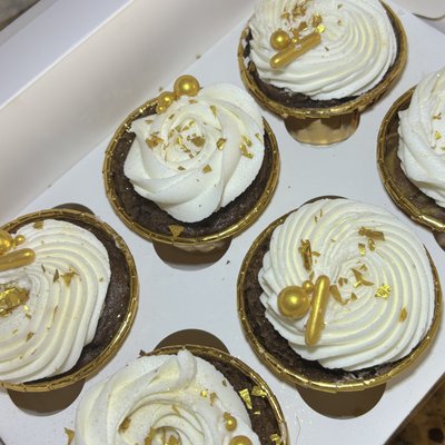 (12) Chocolate Cupcake