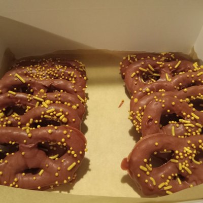 Chocolate Covered Pretzels 5oz. 