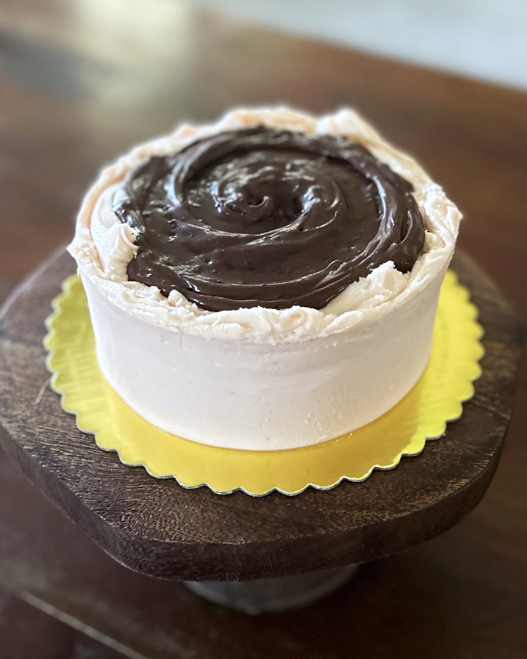 Toppings: (selection option available after cake size is picked)