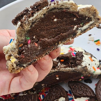 Giant Stuffed Chocolate Oreo Birthday Cake (4-Pack)