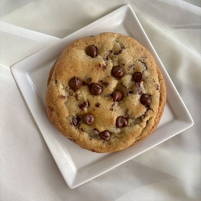 Chocolate Chip Cookie 4” (Bakery Size)
