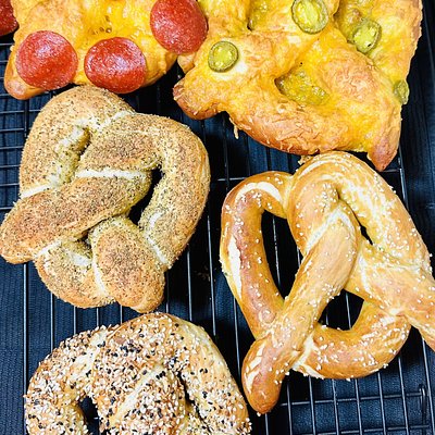 Jumbo Soft Pretzel’s (4 Count) 