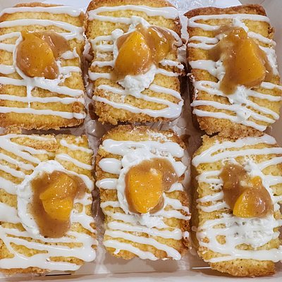 6 Peach Cobbler Pound Cake Twinkies🍑