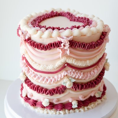 Tall 5” Vintage Cake  (Serves approximately 10–12 guests)