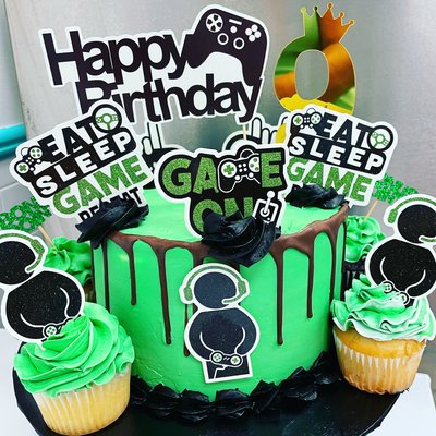 8in Cake And 6 Cupcakes 