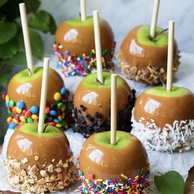 Caramel Apple With Topping