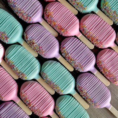 Simple Cakesicles