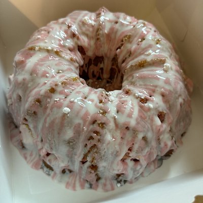 Strawberry And Cream Pound Cake 🍓 