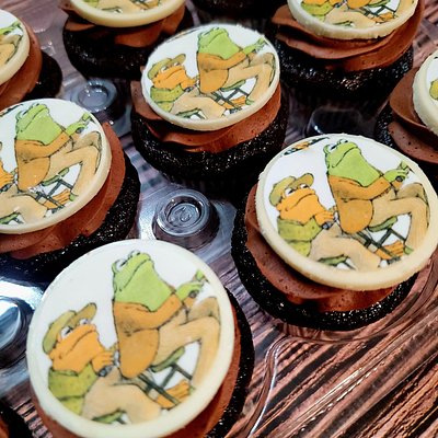 Cupcakes With Buttercream Frosting And An Edible Image Topper 1 Dozen 