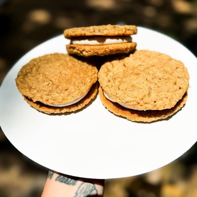 Oatmeal Crème Pies - 6 Pack