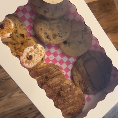 Custom Treat Box| 12 Items