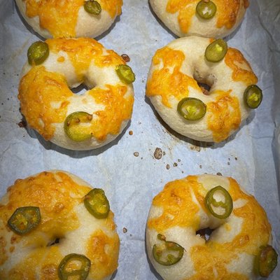 Cheddar Jalapeño Bagels 
