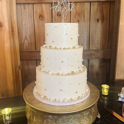 Wedding Cake (2+ Tiers) 🤍