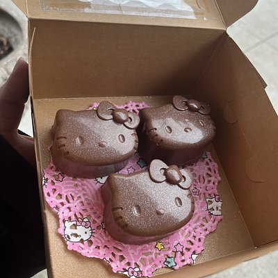 Hello Kitty Dubai Inspired Chocolate 🍫(Price For Each )
