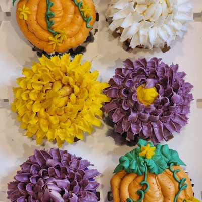 Cupcakes (by the DOZEN only) 