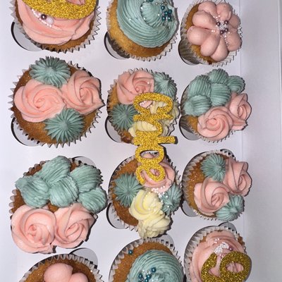 12 Cupcakes