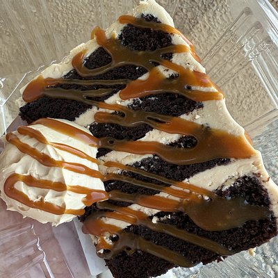 Chocolate Caramel Crunch Dessert Cake