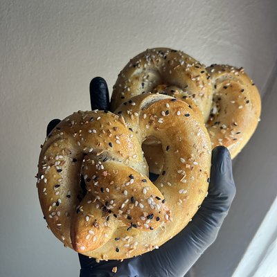 Sourdough Full Size Pretzles 