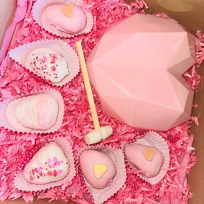 Chocolate breakable Heart Box-6 Strawberries 
