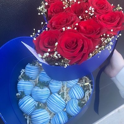 Two Tiered Heart Box- dozen berries 