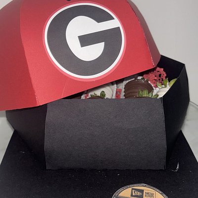 Hat Shaped Box With Strawberries 