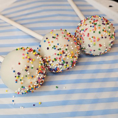 Funfetti Cake Pops (6)